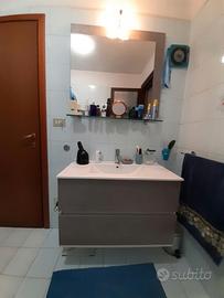 1 mobiletto arredobagno+colonna portaoggetti
