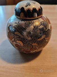 Vaso Satsuma con coperchio decorato