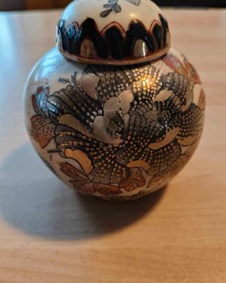 Vaso Satsuma con coperchio decorato