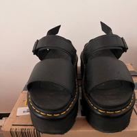 Sandali Dr. Martens Voss Quad pelle con cinturino