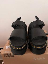 Sandali Dr. Martens Voss Quad pelle con cinturino