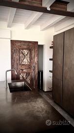 Porta fatta interamente a mano in rovere patina