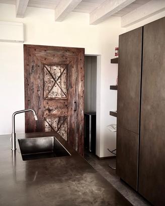 Porta fatta interamente a mano in rovere patina