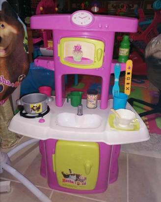 Cucina Masha e Orso con sacco a tracolla