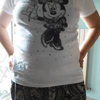2 magliette  dipinte  a mano  con  Minnie 