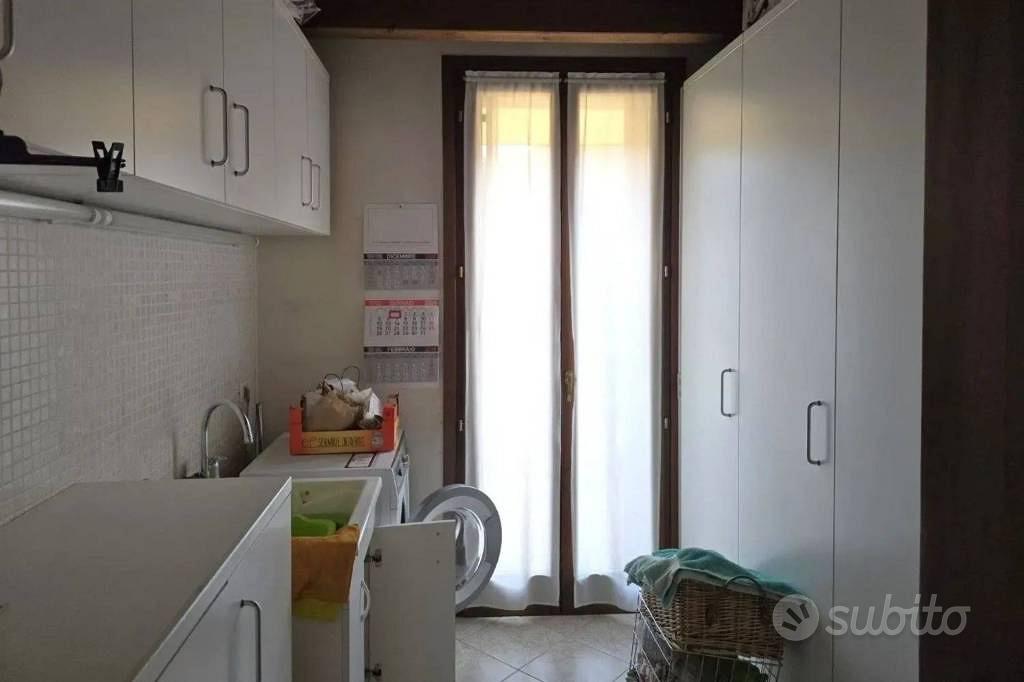 Immobile in asta di 167 m² con più di 5 locali a A - Vista 4