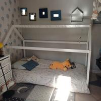 Letto Montessoriano, Luci Soffuse e Tappeti