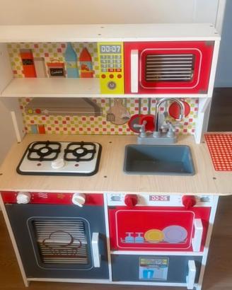 Cucina in legno per bambine