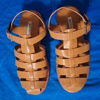 Sandali alla schiava. 