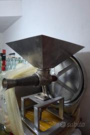 Macchinetta salsa di pomodoro, passa pomodoro.