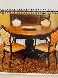 TAVOLO ANTICO CON SEDIE