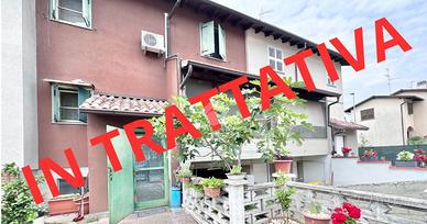 VILLA A SCHIERA A CASARILE