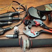 Leve, manopole, specchietti, frecce Ducati Monster