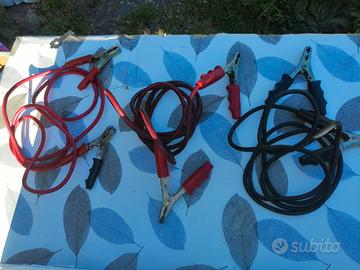 cavi per ricaricare la batteria della macchina 