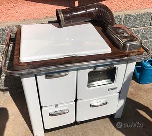 Cucina stufa economica a legna con forno