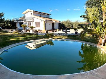 Villa di Prestigio con Piscina e Uliveto - Solarin