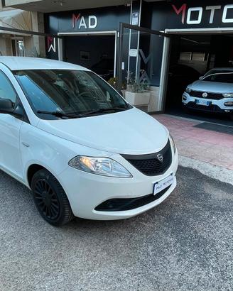 Lancia Ypsilon 1.2 69 CV 5 porte S&S Platinum
