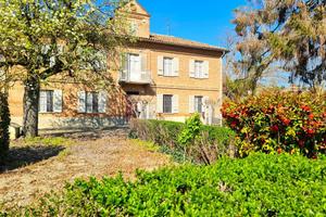 Rustico / Casale di 303 m² con più di 5 locali e b