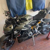 Ducati streetfighter v2