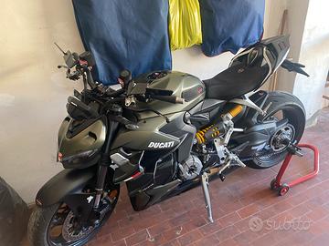 Ducati streetfighter v2