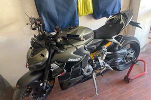 Ducati streetfighter v2