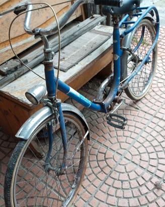 Graziella e bicicletta vecchia 