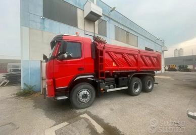 Volvo FM 440 con ribaltabile 3 lati