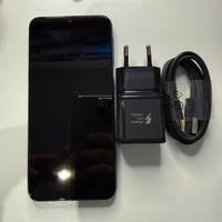 Samsung A20e con caricabatterie