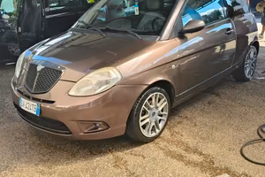 lancia y modello versus 