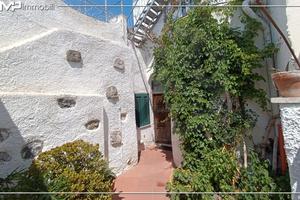 Casa indipendente con terrazzi e posto moto