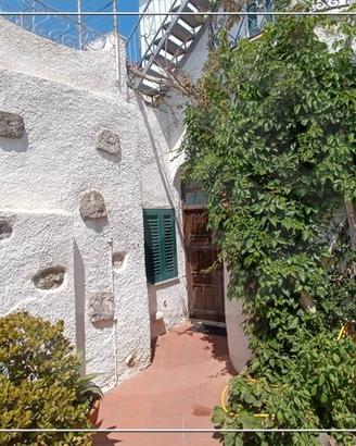 Casa indipendente con terrazzi e posto moto