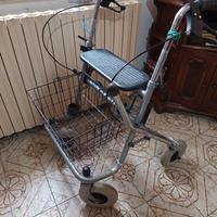 Deambulatore carrellino rollator anziani