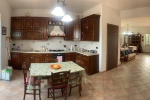 Rustico / Casale di 200 m² con 4 locali a Tuscania