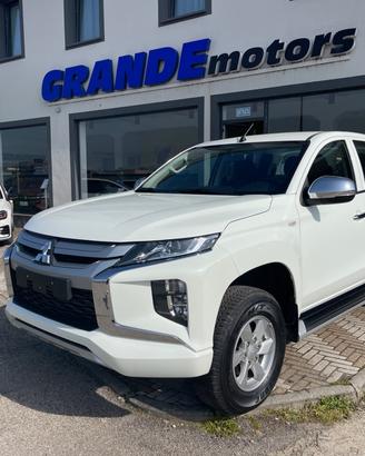 Mitsubishi L200 2.2 D 150cv Club Cab 4x4 INSTYLE P