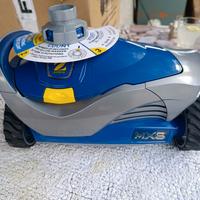 robottino per pulizie piscine