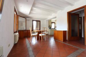 Appartamento di 70 m² con 3 locali e box auto a Lo
