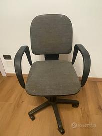 4 sedie + 1 da ufficio 