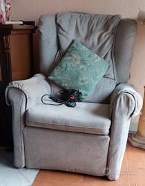 Poltrona con poggiapiedi meccanico