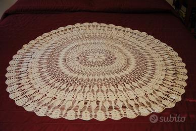 Tovaglia in cotone all'uncinetto
