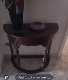 console antica per ingressi