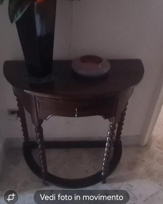 console antica per ingressi