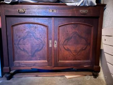 Mobile antico con specchiera e comodino