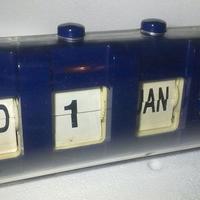 Orologio da tavolo con datario