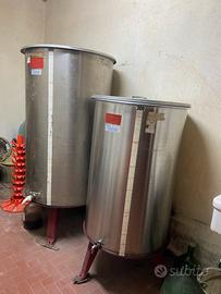Botti in acciaio in buonissimo stato