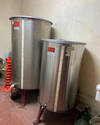 Botti in acciaio in buonissimo stato