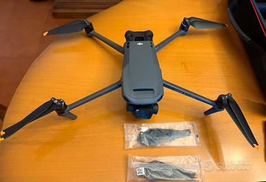 DJI Mavic 3 Classic con accessori