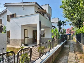 VILLA A SCHIERA D'ANGOLO A ANZIO