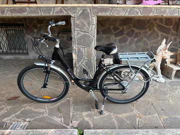 Bicicletta e-bike ebike pedalata assistita passegg