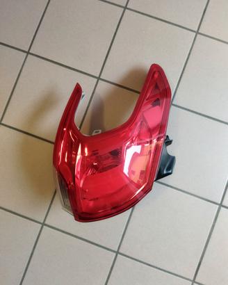 Fanale posteriore Sx Peugeot 2008