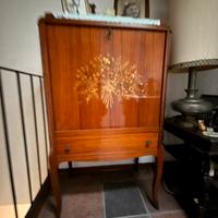 Coppia mobili: libreria/secretaire + mobile bar